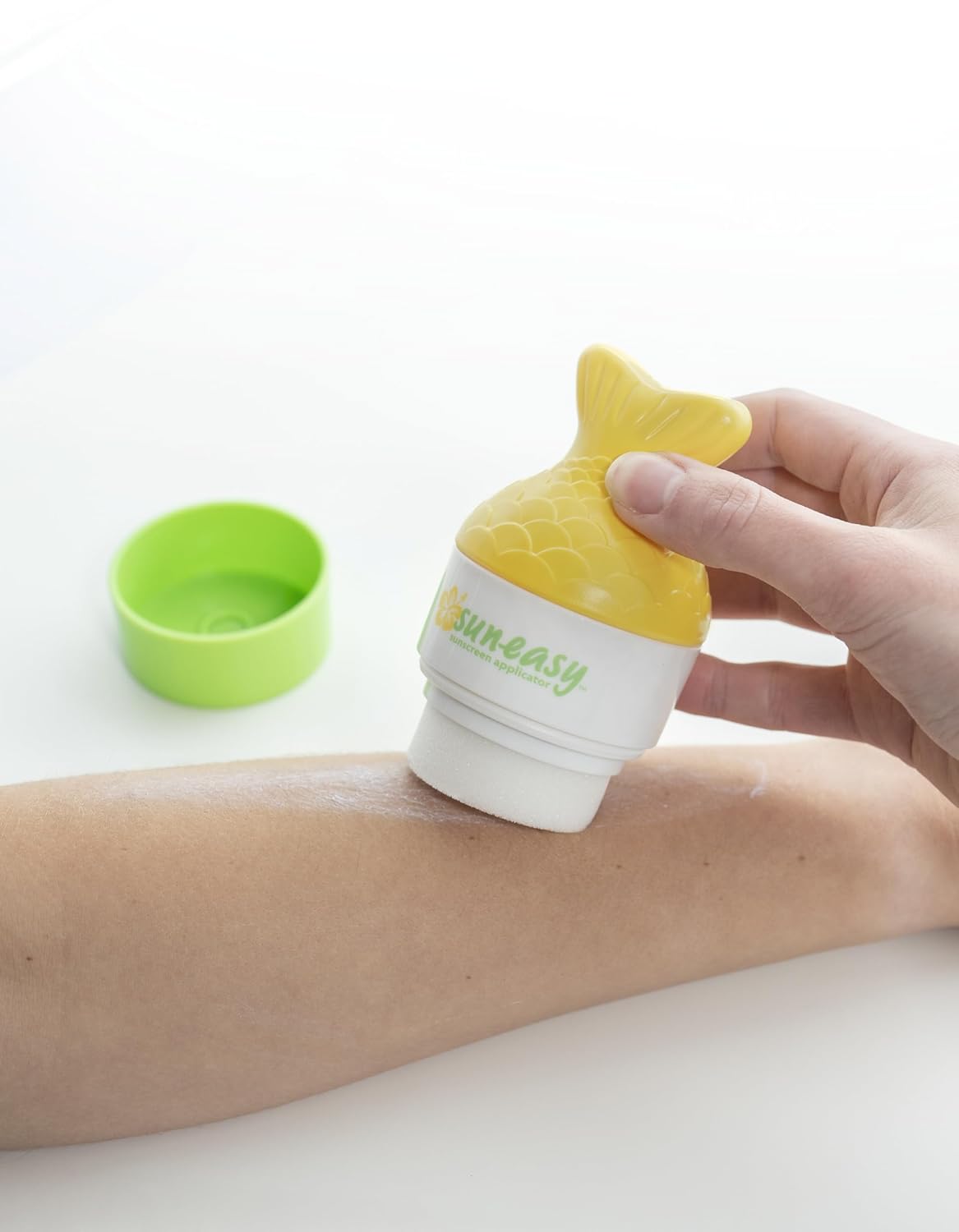 YAYA ORGANICS Sun-Easy Sunscreen Applicator, Refillable Roll-On with Sponge for Kids and Babies, Fun, Fast and Mess-Free application, Holds 80 ml, Fish/Blue Cap