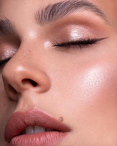 Catrice More Than Glow Powder Highlighter in Supreme Rose Beam with Silky Soft Texture for a Subtle Glow