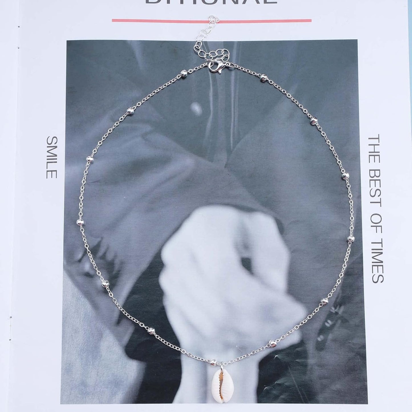 Bohemia Sea Shell Choker Necklace Natural Shell Pendant Necklace Minimalist Cowrie Necklace Silver Satellite Chain Necklace Jewelry for Women and Girls