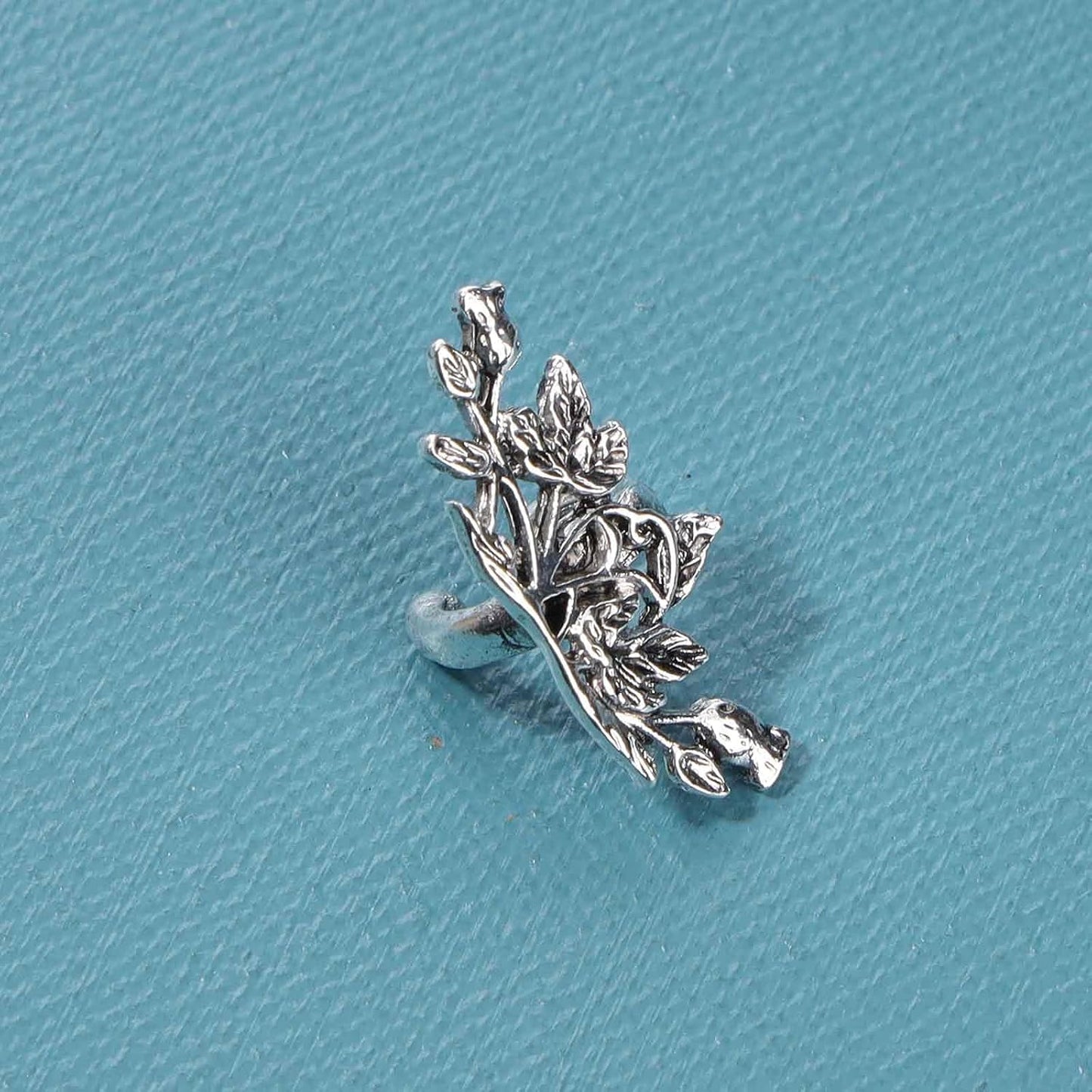 Boho Leaf Earcuff Earrings Silver Leaves Ear Cuffs Tiny No Piercing Earrings Helix Cartilage Cuff Earrings Simple Ear Crawler Earrings Jewelry for Women and Girls